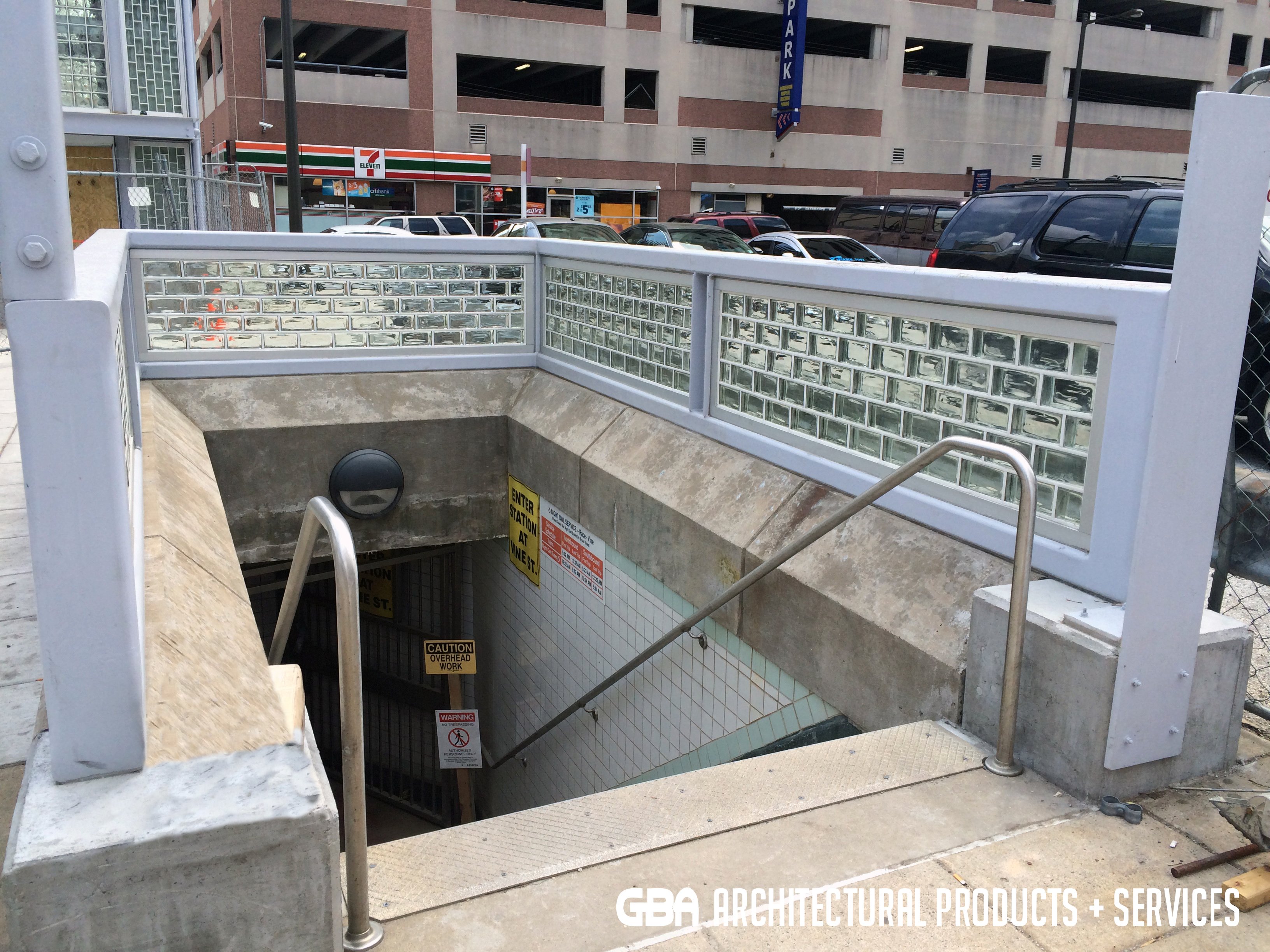 Motarless Glass Block Grid Walls